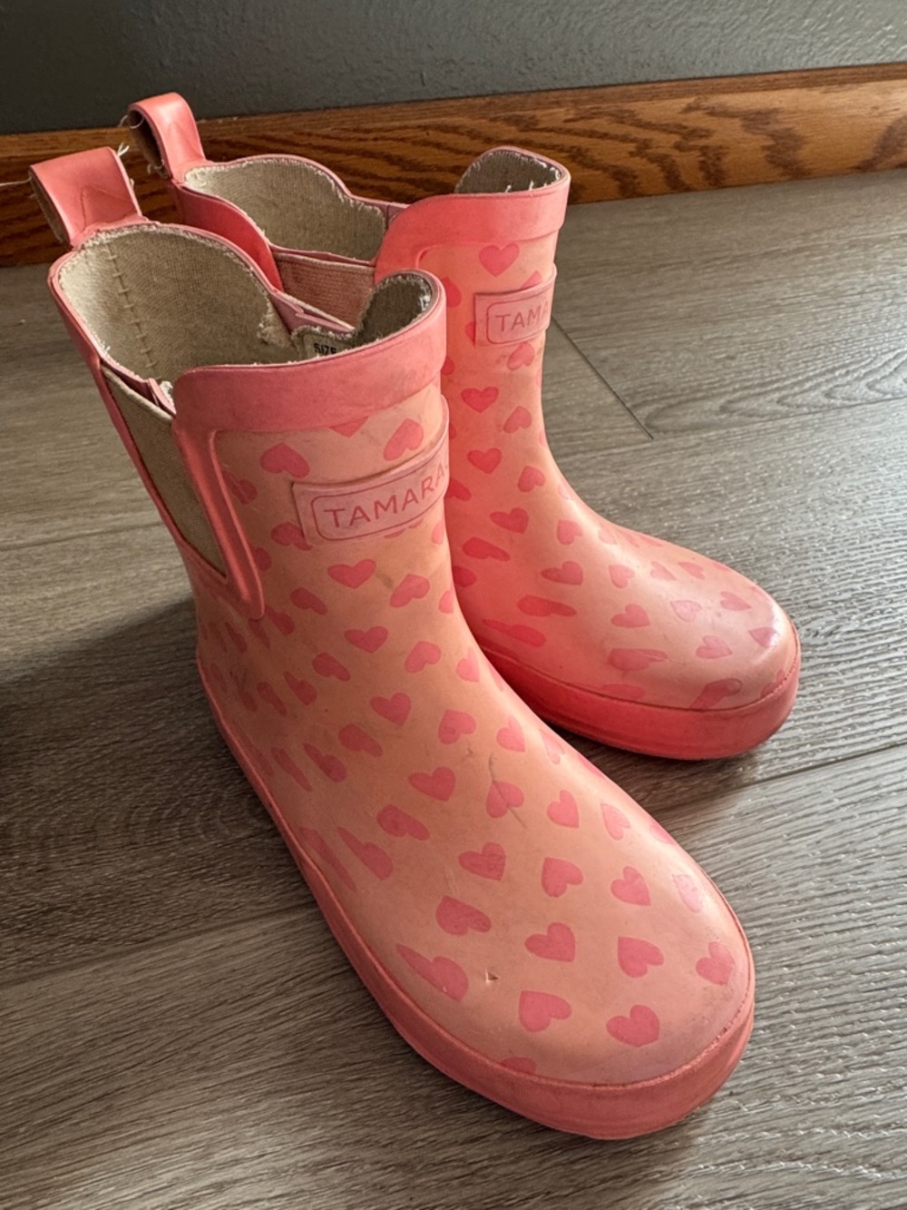 Tamarack Water Rain boots Girl hearts pink 9 shoes
